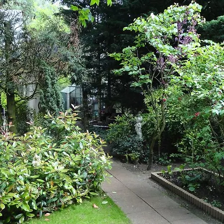 Garden Studio * Chantilly